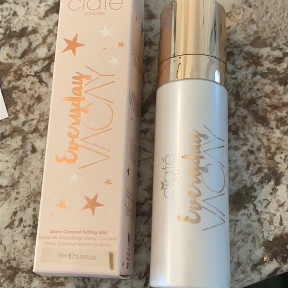 Ciaté London Everyday Vacay Coconut Setting Spray 75ml - Picture 2 of 2